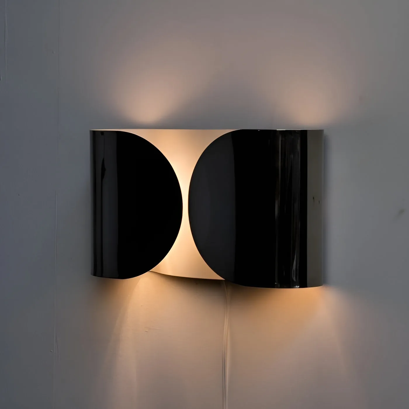 ClarityGlow Light – Elegante quadratische Metall-Wandleuchte