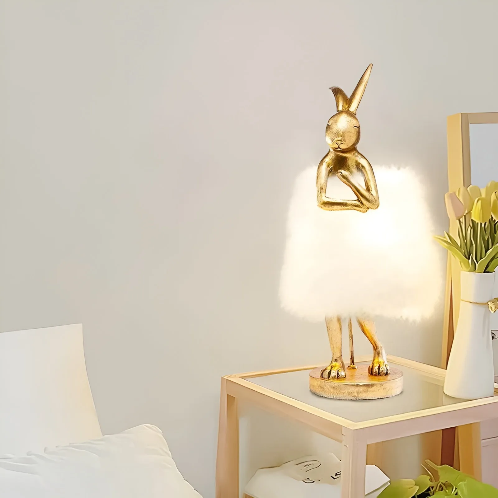 FluffRabbit Lampe - Elegante Kaninchen Tischlampe mit Feder