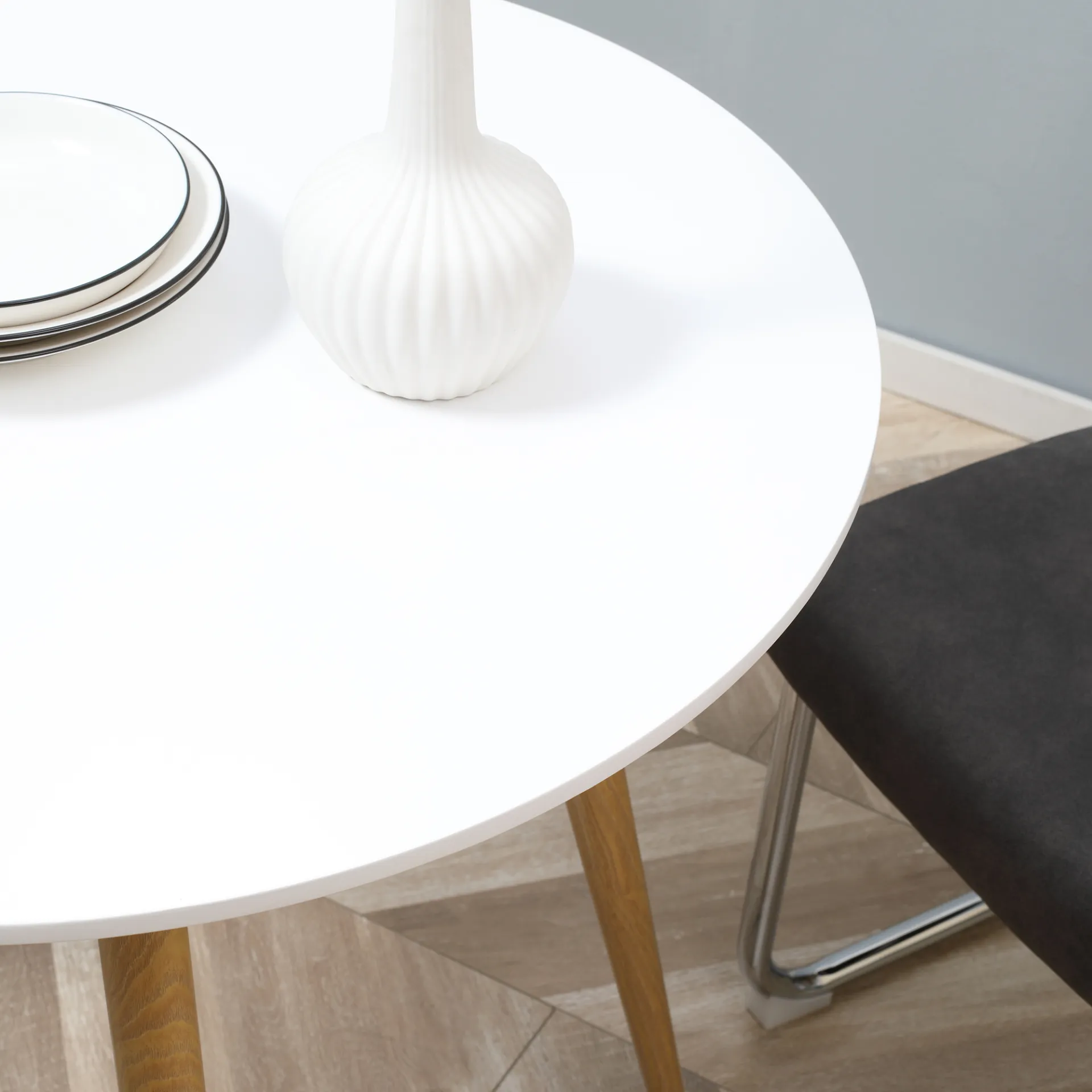 HOMCOM Modern Round Dining Table for 2 - Elegant White Kitchen Table with Metal Legs and Matte Top